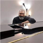 Pianista offre lezioni di classica, jazz/moderno, ed armonia a ragazzi ed adulti (italiano and english)